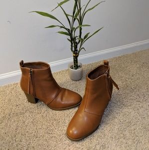 Old Navy cognac Ankle boot side zipper Size 9